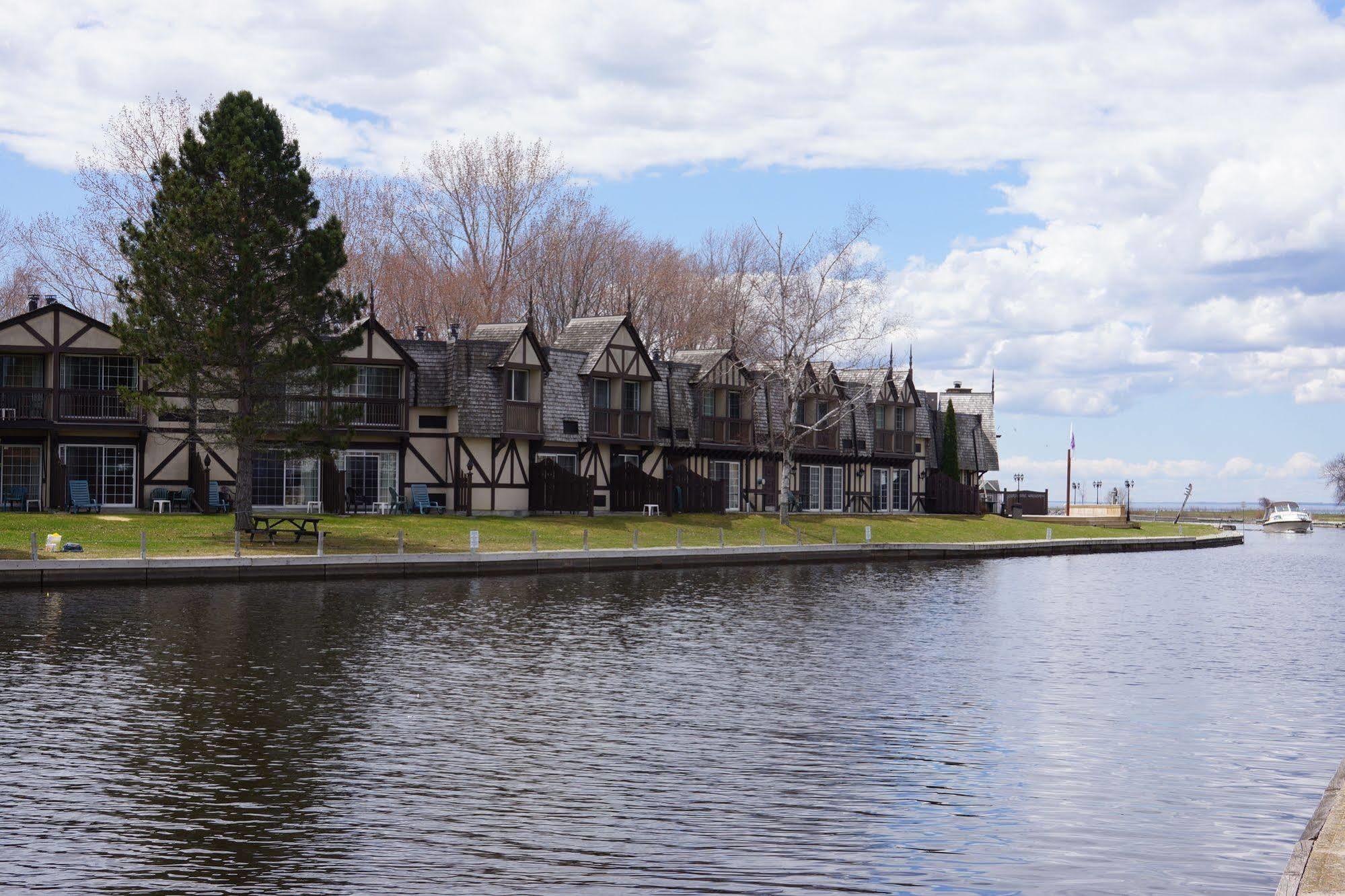 Lagoon Harbour Resort & Hotel Orillia Bagian luar foto