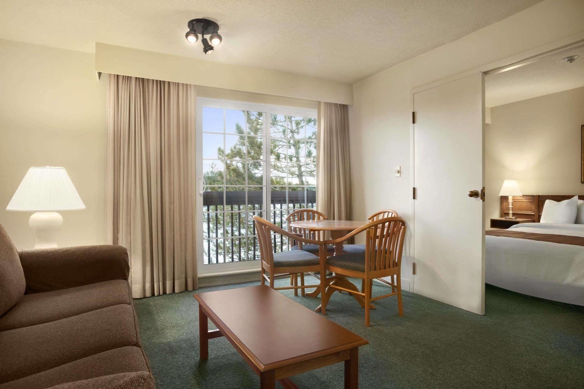 Lagoon Harbour Resort & Hotel Orillia Bagian luar foto